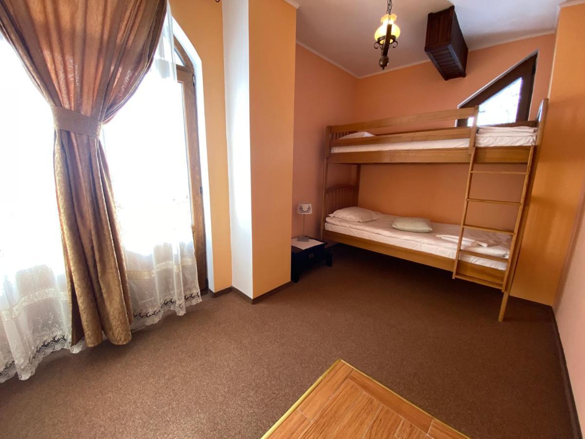 Pensiunea Crocus - Sauna & Billiard Poiana Brasov Eksteriør billede