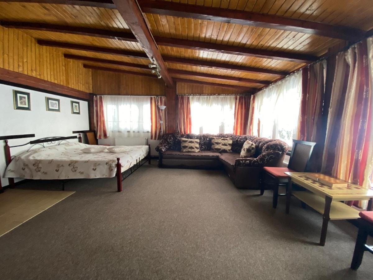 Pensiunea Crocus - Sauna & Billiard Poiana Brasov Eksteriør billede