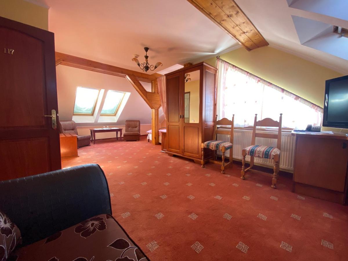 Pensiunea Crocus - Sauna & Billiard Poiana Brasov Eksteriør billede