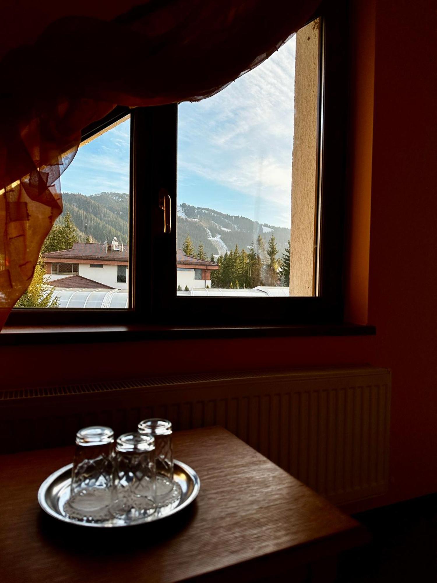 Pensiunea Crocus - Sauna & Billiard Poiana Brasov Eksteriør billede